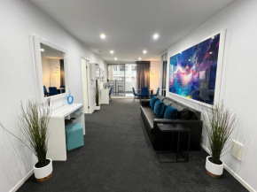 2BR Apt Gungahlin Square Luxe Super Central Wifi Wine Secure Parking